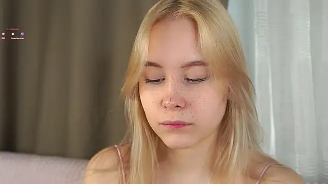 AunclreaVache online show from April 15, 2026, 5:03 am