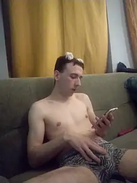 Snapshot of Malyj12 chatting on November 28, 2025, 11:40 pm Malyj12 online show from November 28, 2025, 11:40 pm