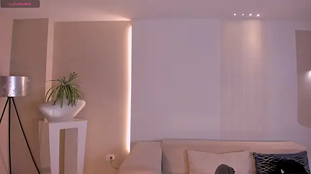 Snapshot of LisaFlowers_ chatting on December 18, 2025, 10:32 am LisaFlowers online show from December 18, 2025, 10:32 am