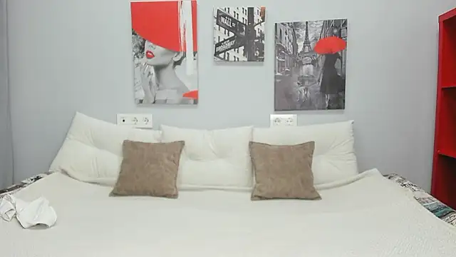 Snapshot of Comely_Camillla chatting on February 15, 2026, 3:03 am Comely Camillla online show from February 15, 2026, 3:03 am