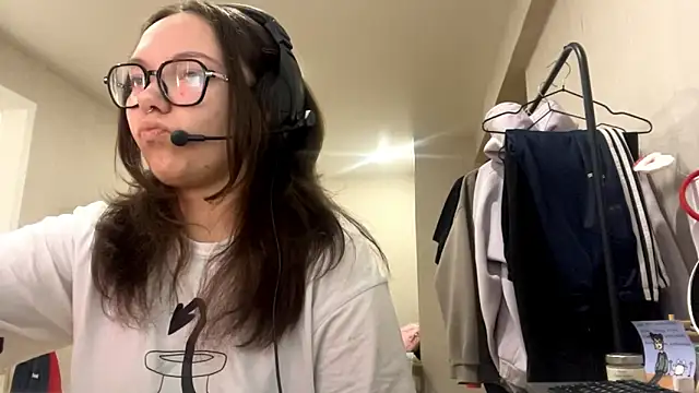 KerriMcbreen online show from November 29, 2025, 6:16 am