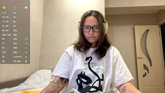 KerriMcbreen online show from December 23, 2025, 3:04 am