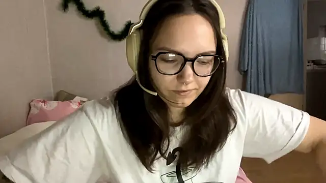 KerriMcbreen online show from January 7, 2026, 3:31 am