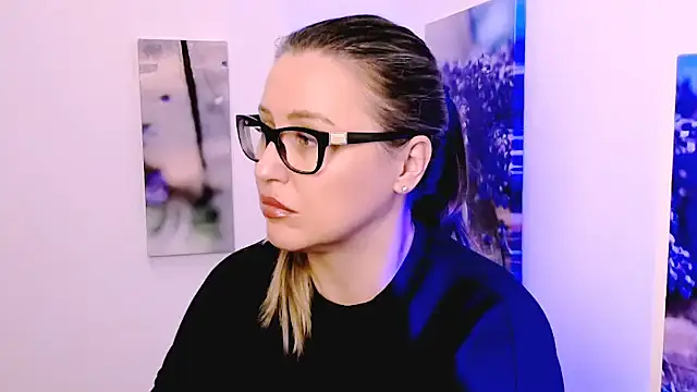 MilisBrey  online show from November 28, 2025, 10:18 am