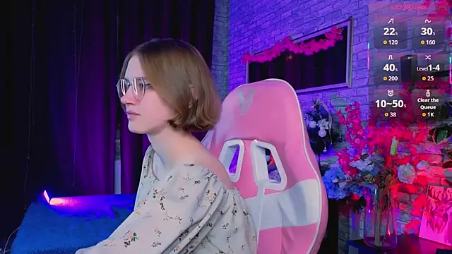 Mia Mooore online show from December 21, 2025, 1:40 pm