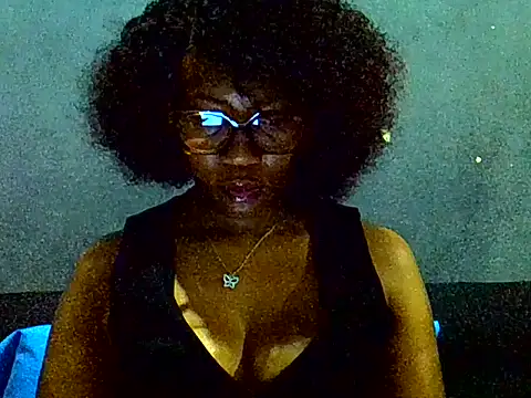 Snapshot of PreettyTee chatting on July 17, 2026, 1:45 am PreettyTee online show from July 17, 2026, 1:45 am