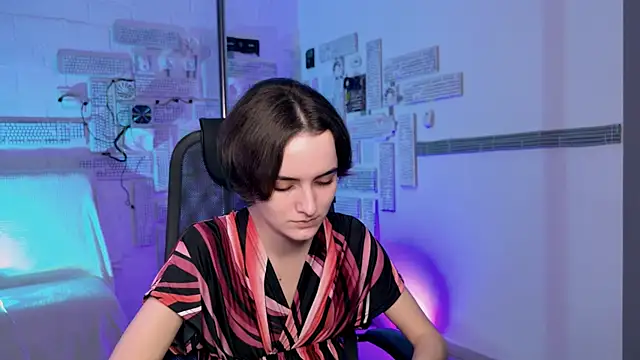 KateWillows online show from December 3, 2025, 12:14 pm