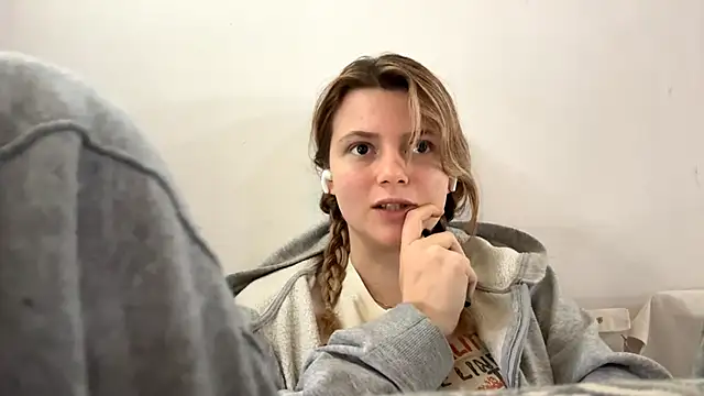 AlanaPostell online show from December 3, 2025, 12:14 pm