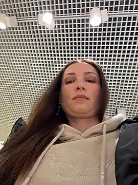 ZaraHill online show from December 3, 2025, 3:58 am