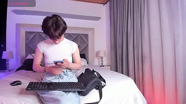 Snapshot of Brenda_Tina chatting on December 19, 2025, 9:22 pm Brenda Tina online show from December 19, 2025, 9:22 pm