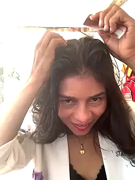 AnitaDuque online show from December 1, 2025, 1:38 pm