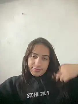 Snapshot of larysinha chatting on May 12, 2026, 11:35 pm larysinha online show from May 12, 2026, 11:35 pm
