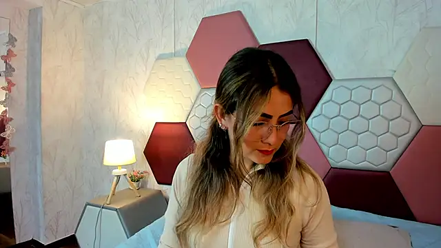 AriaRous online show from February 12, 2026, 4:13 pm