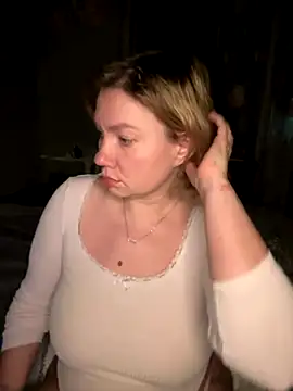 Snapshot of Lola_kiss_me chatting on December 1, 2025, 9:20 pm Lola kiss me online show from December 1, 2025, 9:20 pm