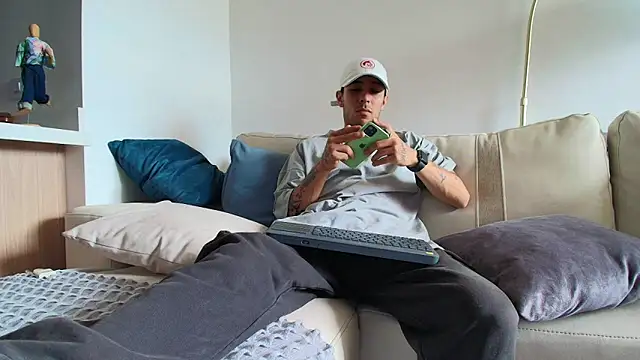 Snapshot of liorvante chatting on February 27, 2026, 7:03 pm liorvante online show from February 27, 2026, 7:03 pm