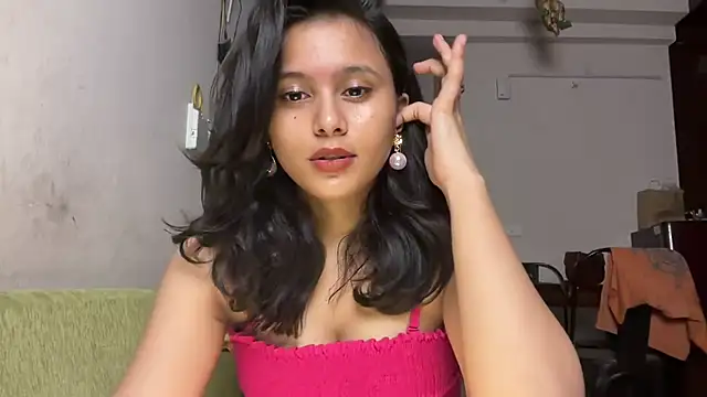 Piyyuu online show from July 5, 2026, 6:04 pm