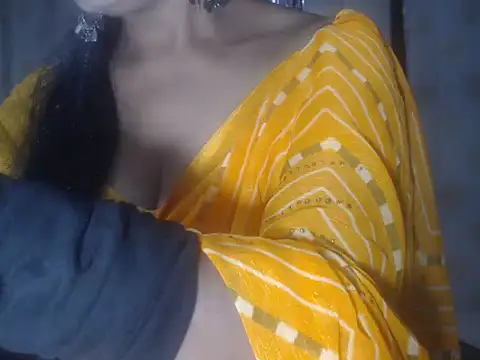 Snapshot of Hotronita123 chatting on February 5, 2026, 11:04 am Hotronita123 online show from February 5, 2026, 11:04 am