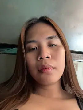 Snapshot of Margaux4U chatting on April 12, 2026, 7:24 am Margaux4U online show from April 12, 2026, 7:24 am