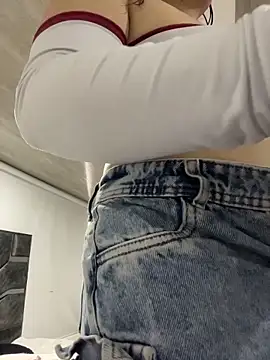 Snapshot of Mariana_eclipse chatting on April 15, 2026, 12:45 pm Mariana eclipse online show from April 15, 2026, 12:45 pm