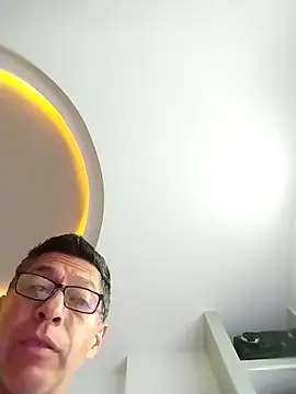 JRAdams23 online show from December 21, 2025, 4:47 pm