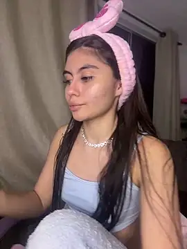 Snapshot of Stormi_Thompsonn_ chatting on November 30, 2025, 12:25 am Stormi Thompsonn online show from November 30, 2025, 12:25 am