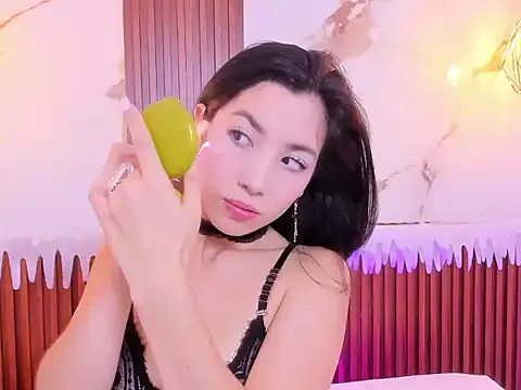 MiaLovely1 online show from December 19, 2025, 7:32 pm