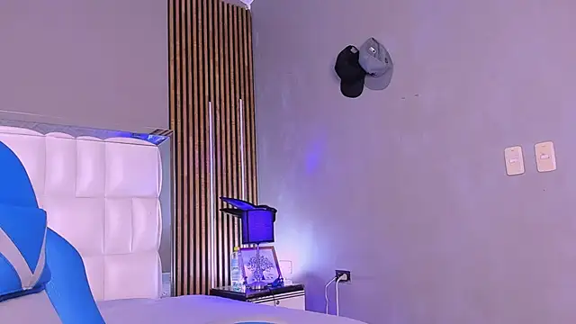 xCharlotte 20 online show from December 3, 2025, 1:53 pm