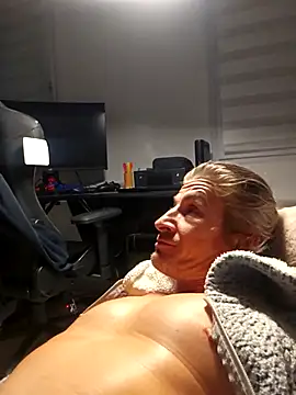 Snapshot of coltstudiogrouperic chatting on November 30, 2025, 1:31 am coltstudiogrouperic online show from November 30, 2025, 1:31 am