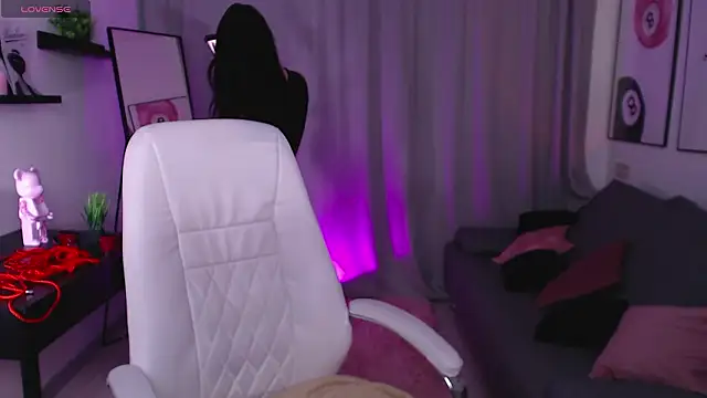 Snapshot of Eliza_Bennet chatting on February 26, 2026, 8:02 am Eliza Bennet online show from February 26, 2026, 8:02 am