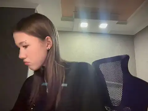 lilXdomii online show from December 16, 2025, 4:01 pm