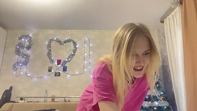 CelenFomes online show from December 2, 2025, 7:57 am