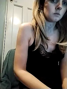 Amy01112 online show from February 13, 2026, 4:03 pm