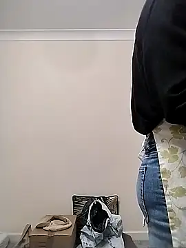 Amy01112 online show from April 16, 2026, 9:39 pm