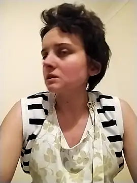 Amy01112 online show from May 11, 2026, 2:06 am