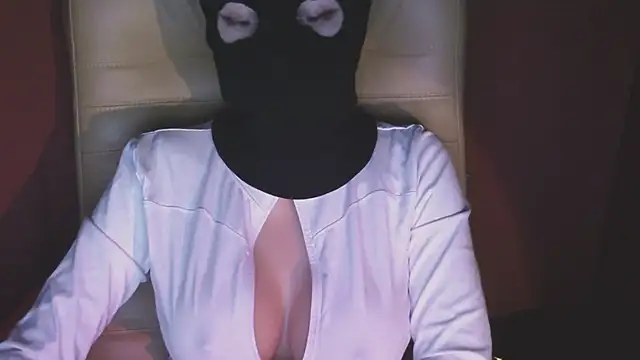 Snapshot of whatawoman chatting on December 1, 2025, 7:41 pm whatawoman online show from December 1, 2025, 7:41 pm