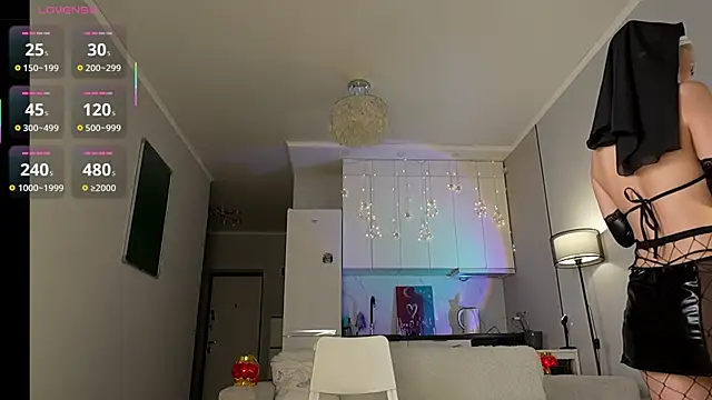 yoursecretloveee online show from February 8, 2026, 1:25 pm