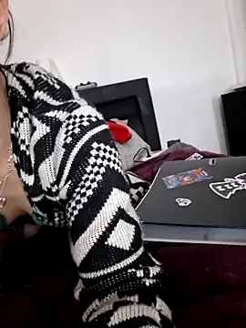 Snapshot of RedTeufelGirl chatting on February 4, 2026, 6:14 pm RedTeufelGirl online show from February 4, 2026, 6:14 pm