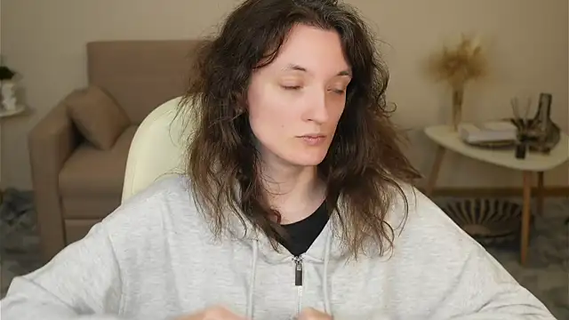 TameraNiedermeyer online show from December 3, 2025, 1:31 pm