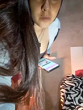Snapshot of Estefanny_Lolyy chatting on March 22, 2026, 3:54 am Estefanny Lolyy online show from March 22, 2026, 3:54 am