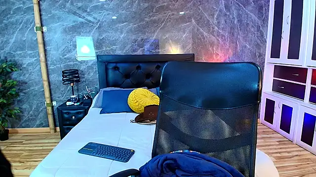 PatrickS25 online show from February 25, 2026, 4:44 am