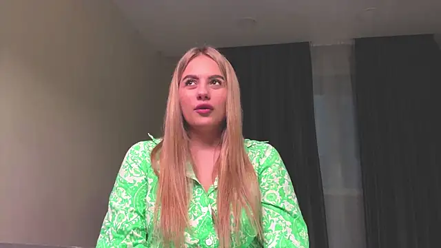 ShirlStyer online show from December 4, 2025, 1:53 pm