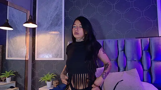 HannyJones online show from December 1, 2025, 1:38 pm