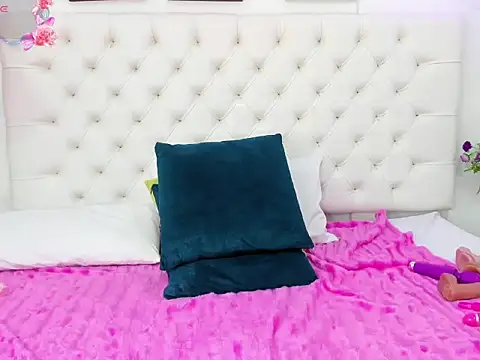 jennystark  online show from December 16, 2025, 5:29 pm