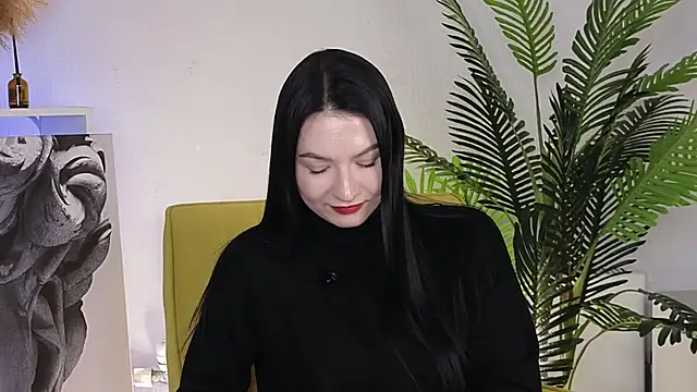 ElodiaMominee online show from December 2, 2025, 10:31 am