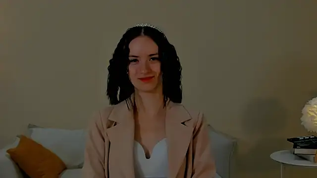 Snapshot of LeonilaNed chatting on December 2, 2025, 7:36 am LeonilaNed online show from December 2, 2025, 7:36 am