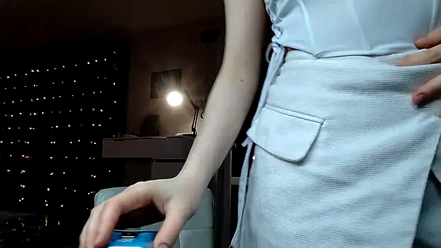 LunaPeony online show from April 16, 2026, 9:39 pm