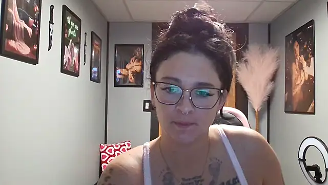 Snapshot of Natalia5Nash chatting on February 10, 2026, 2:21 pm Natalia5Nash online show from February 10, 2026, 2:21 pm