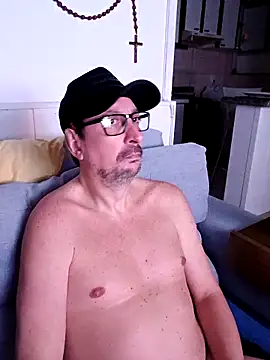 Snapshot of FocussedFreckle chatting on May 24, 2026, 5:34 am FocussedFreckle online show from May 24, 2026, 5:34 am