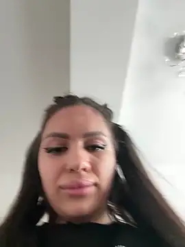 SiennaLuxexx online show from March 4, 2026, 1:06 pm