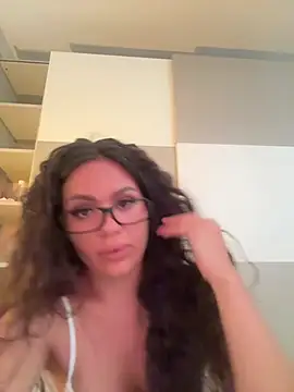 SiennaLuxexx online show from July 21, 2026, 4:42 pm